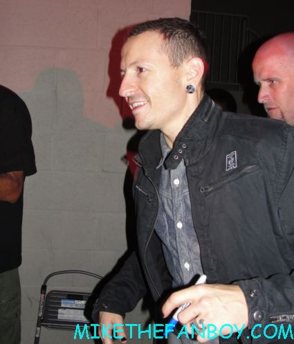 Chester Bennington from lincoln park signing autographs for fans outside jimmy kimmel live 