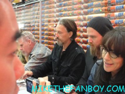 sons of anarchy cast signing autographs at comic con 2012 fox booth charlie hunnam ron pearlman katey sagal kurt sutter
