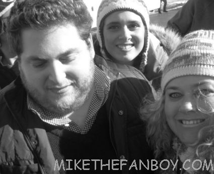 jonah hill in a failed attempt to take a fan photo with pinky from mike the fanboy proving he is a major asslicking douche