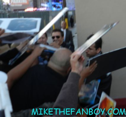 sexy hottie jeremy renner signing autographs for fans after a talk show the bourne legacy
