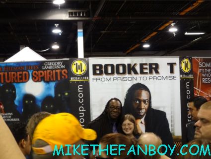 wwe sexy star booker t doing a book signing at chicago's wizard world signing autographs for fans