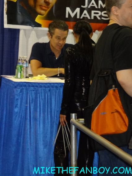 james marsters signing autographs twin peaks japanese program  at sexy jon berthanal signing autographs at wizard world chicago 2012 opening gates sign logo rare promo with norman reedus sheryl lee rare autograph signed hot