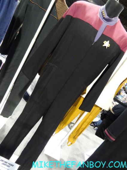 original star trek props and costumes captain picard's starfleet uniform on display at wizard world chicago 2012 opening gates sign logo rare promo with norman reedus sheryl lee rare autograph signed hot
