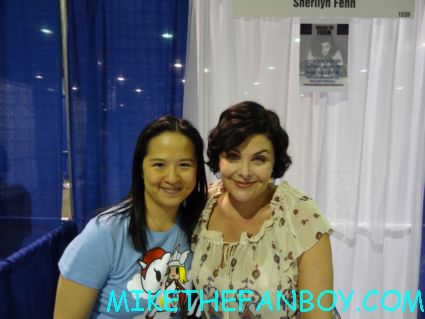 erica from mike the fanboy with Sherilynn fenn at sexy jon berthanal signing autographs at wizard world chicago 2012 opening gates sign logo rare promo with norman reedus sheryl lee rare autograph signed hot