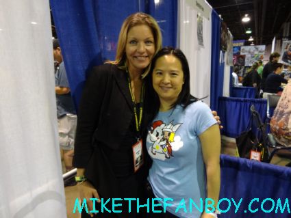 erica from mike the fanboy with Sheryl lee at sexy jon berthanal signing autographs at wizard world chicago 2012 opening gates sign logo rare promo with norman reedus sheryl lee rare autograph signed hot