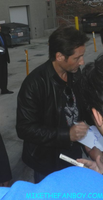 david duchovny signing autographs for fans outside a talk show taping rare promo x files mulder signature