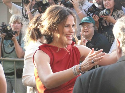 jennifer garner signing autographs at the odd life of timothy green world movie premiere in hollywood hot sexy alias star