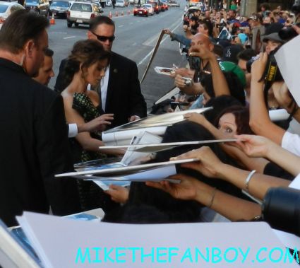 sexy kate beckinsale signing autographs at the total recall world movie premiere hot sexy rare promo