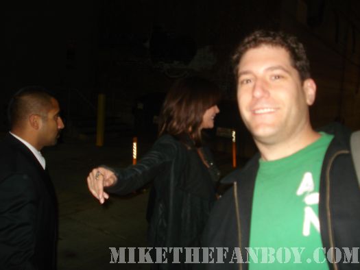 Mike the fanboy posing with desperate housewives star Teri hatcher at a talk show taping, fan photo signed autograph rare
