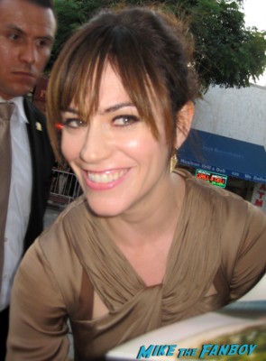 sexy maggie siff signs autographs for fans at the sons of anarchy world premiere in westwood rare promo