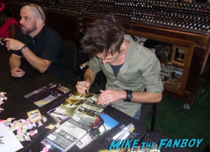 Jeryle Prescott (Jacqui) walker signing autographs for fans at the walking dead season 2 dvd signing at dark delicacies rare promo 
