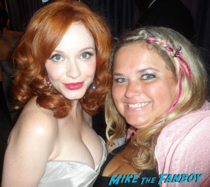 christina hendricks posing for a fan photo with pinky from mike the fanboy at the emmy awards 2012 hot sexy mad men star