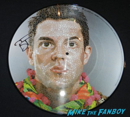 brandon flowers signed autograph the killers picture disc rare human spaceman day and age vinyl the killers signing autographs jimmy kimmel live 019