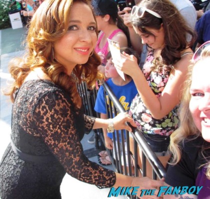 Maya Rudolph signing autographs for fans photo opp rare promo pinky from mike the fanboy taking a fan photo with Maya Rudolph