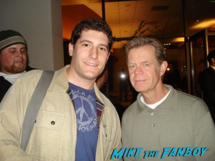 mike the fanboy with william h macy posing for a fan photo at the premiere of pheobe in wonderland mystery men pleasantville fargo