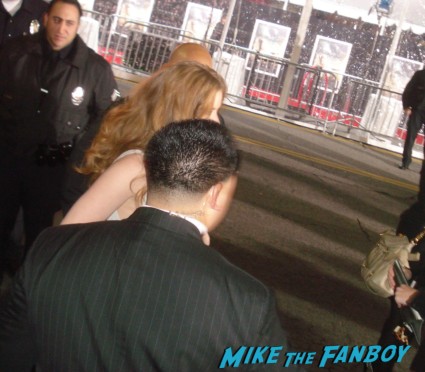 amy adams signing autographs for fans  the fighter movie premiere in hollywood red carpet with christian bale marky mark wahlberg amy adams