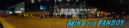 the line of people waiting to get into the walking dead signing at nycc new york comic con 2012 rare promo hot 