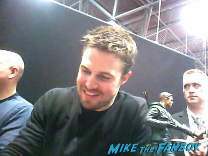 Stephen Amell signing autographs at new york comic con nycc 2012 hot sexy arrow star hot promo sexy 