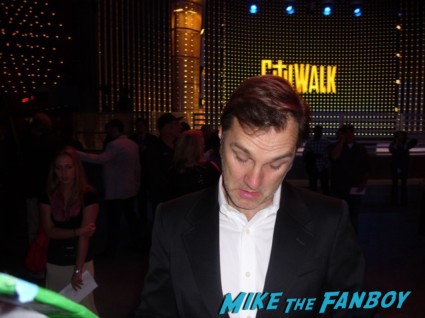 david morrissey signing autographs for fans at the walking dead season 3 premiere at universal citywalk andrew lincoln rare promo hot