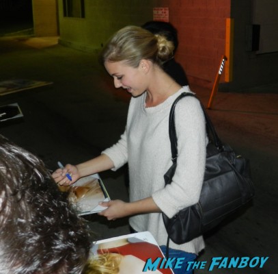 emily vancamp signing autographs for fans after a talk show taping promoting revenge hot sexy emily vancamp brothers and sisters