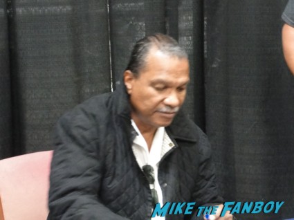 billy dee williams signing autographs for fans at nuke the fridge at frank and sons lando calrissian from empire strikes back and return of the jedi