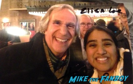 elisa with henry winkler signing autographs for fans after a performance of the performers on broadway in new york city hot rare 