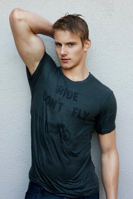 alexander ludwig hot sexy wet shirtless photo shoot hunger games cato sexy blonde frat boy muscle pecs abs seeker dark is rising