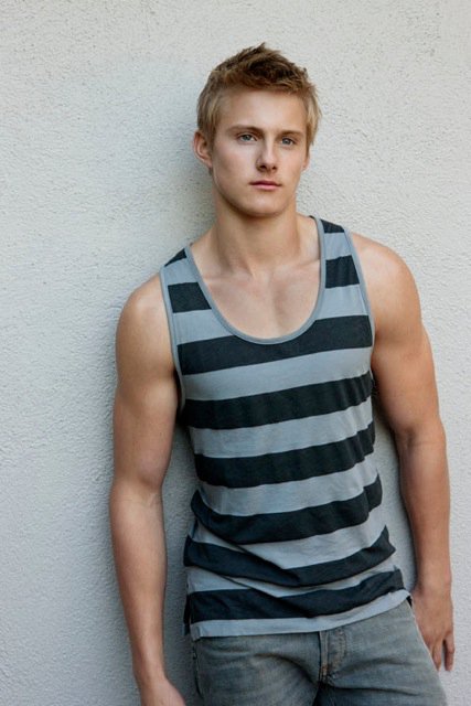 alexander ludwig hot sexy wet shirtless photo shoot hunger games cato sexy blonde frat boy muscle pecs abs seeker dark is rising