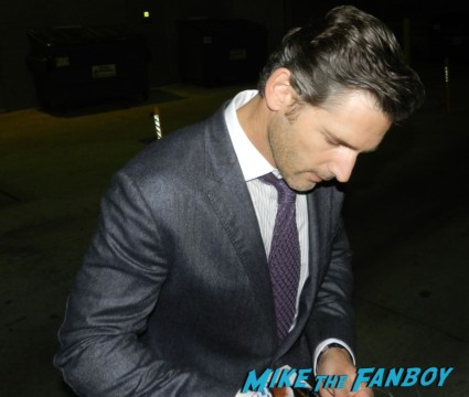 eric bana signing autographs for fans hot sexy chopper star star trek nero signed autograph rare promo meets fans