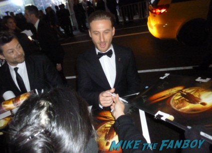 Andy serkis  Aidan Turner and Dean O’Gorman signing autographs for fans rare promo the hobbit movie premiere signed dwarves