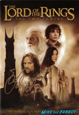 lord of the rings signed autograph elijah wood frodo dvd cover photo elijah wood signing autographs for fans the hobbit lord of the rings star signed autograph at henry's tacos in studio city ca