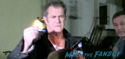 Mel Gibson signing autographs for fans after a screening of Apocalypto rare lethal weapon Maverick braveheart star rare promo 