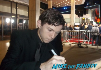 Tom Holland signing autographs for fans at the impossible movie premiere in los angeles rare hot sexy rare promo