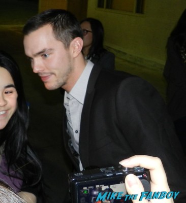 sexy Nicholas Hoult signing autographs for fans hot sexy warm bodies star rare promo sexy hot rare x men first class star fine