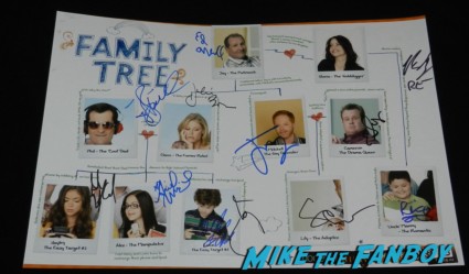 Modern family signed autograph season 1 cast photo hot family tree ed o'neil julie bowen rico rodriguez nolan gould ariel winter