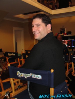 cougar town set visit bobby cobb director's chair on location with courteney cox josh hopkins cougar town set visit location movie theater ATM Machine jules cobb reality street rare