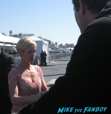 brittany snow hot signing autographs for fans at the spirit awards 2013 rare rushmore signed autograph rare promo