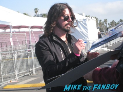 dave grohl signing autographs for fans at the spirit awards 2013 rare rushmore signed autograph rare promo