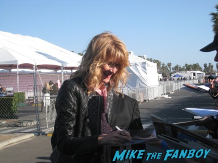 laura dern signing autographs for fans at the spirit awards 2013 rare rushmore signed autograph rare promo