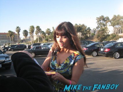 hannah simone signing autographs for fans at the spirit awards 2013 rare rushmore signed autograph rare promo
