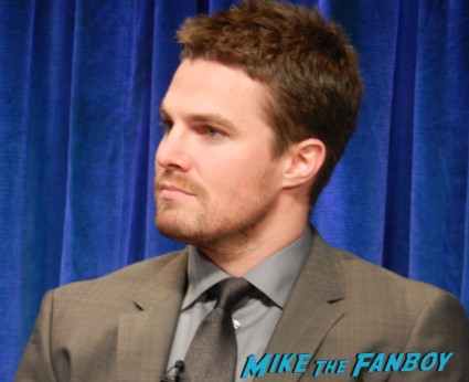 sexy stephen amell hot rare arrow paleyfest q and a rare signing autographs for fans rare arrow paleyfest stephen amell signing autographs shirtless poste 036