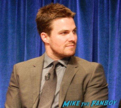 sexy stephen amell hot rare arrow paleyfest q and a rare signing autographs for fans rare arrow paleyfest stephen amell signing autographs shirtless poste 036