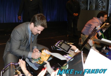 stephen amell signing autographs for fans hot sexy rare promo arrow star naked shirtless rare promo signed autograph shirtless naked arrow mini poster rare promo  paleyfest stephen amell signing autographs shirtless poste 174