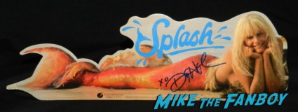 daryl hannah signed autograph splash original counter standee rare promo hot daryl hannah signing autographs for fans 018