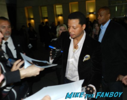 terrence howard signing autographs for fans Meeting The Awesome Colin Farrell At The Dead Man Down Premiere! With Terrence Howard! But Getting Dissed By Noomi Rapace! Autographs! Photos! And More! 
