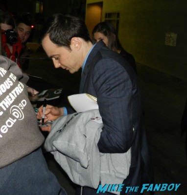 jim parsons signing autographs for fans big bang theory star signed autograph promo rare hot sheldon cooper