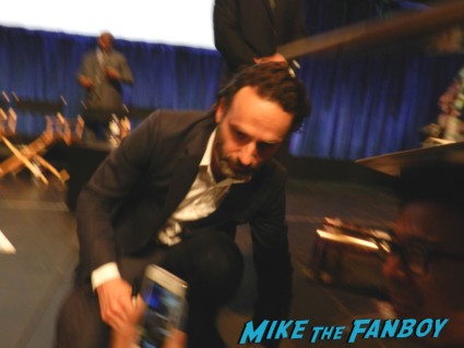 andrew lincoln signing autographs at the walking dead paleyfest 2013 panel signing autographs norman 058