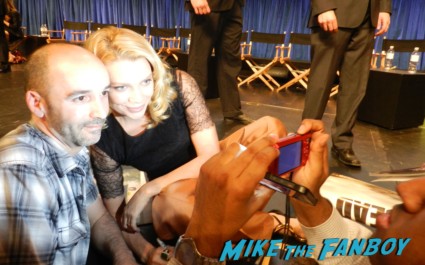 laurie holden signing autographs at the walking dead paleyfest 2013 panel signing autographs norman 058