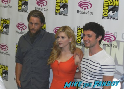 the cast of vikings at wondercon 2013 cosplay costumes convention floor rare 030