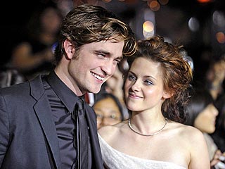 rob Pattinson Kristen Stewart getting married engaged he bought her a pen for her birthday